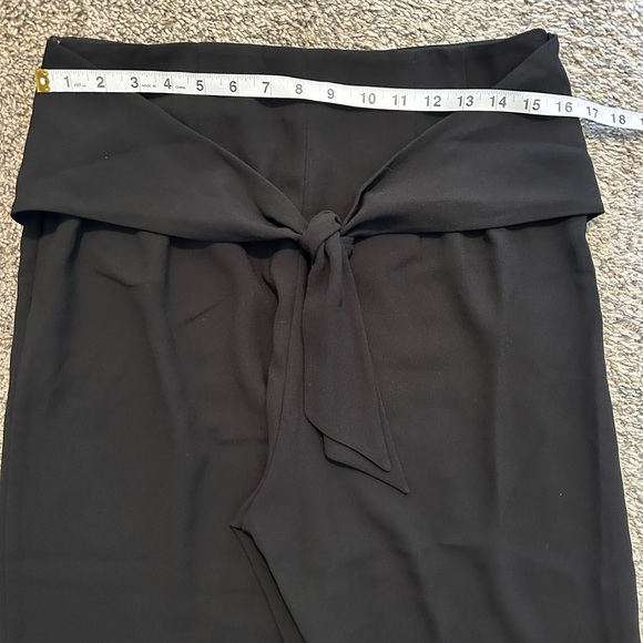 Express Women’s Black High Rise Cropped Culottes - Picture 3 of 9